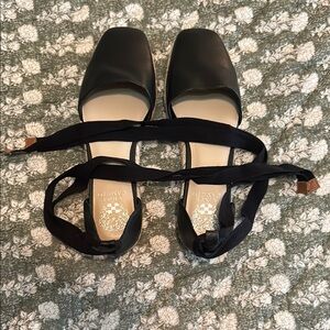 NWOB Vince Camuto Jeliany Ribbon Ankle Tie Espadrille Sandals in Black.